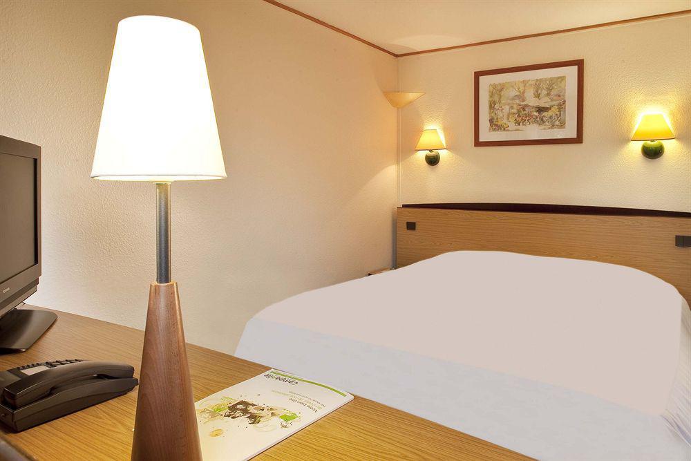 Campanile Orleans Ouest ~ La Chapelle-St-Mesmin Hotel Room photo